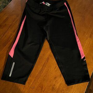 womens small spandex capris. Black & Pink. Saucony brand.